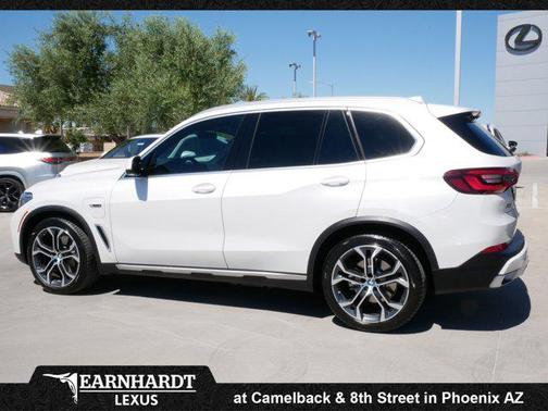 Mineral White Metallic 2023 BMW X5 PHEV xDrive45e