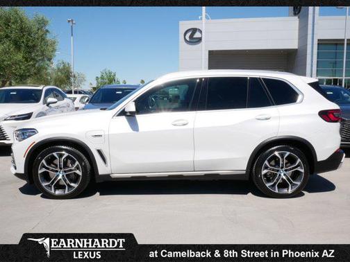 Mineral White Metallic 2023 BMW X5 PHEV xDrive45e