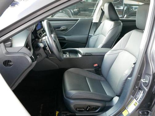 2025 Lexus ES 300h Base