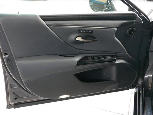 2025 Lexus ES 300h Base
