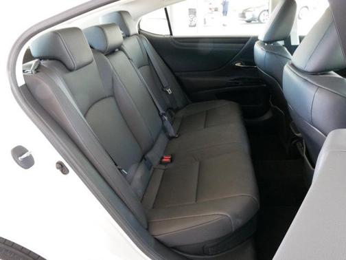Eminent White Pearl 2025 Lexus ES 300h Base