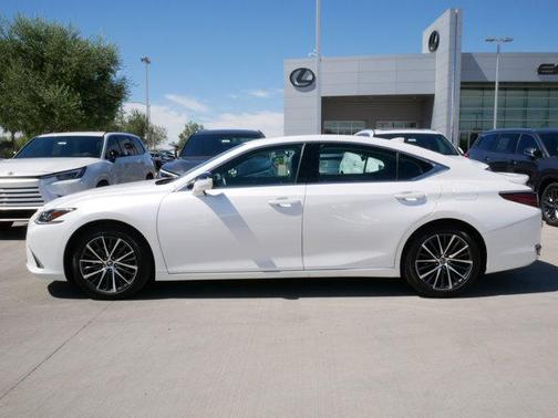 Eminent White Pearl 2025 Lexus ES 300h Base