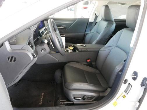 Eminent White Pearl 2025 Lexus ES 300h Base