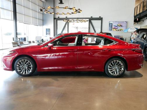 2025 Lexus ES 300h Luxury