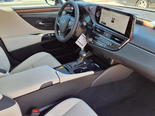 2025 Lexus ES 300h Base