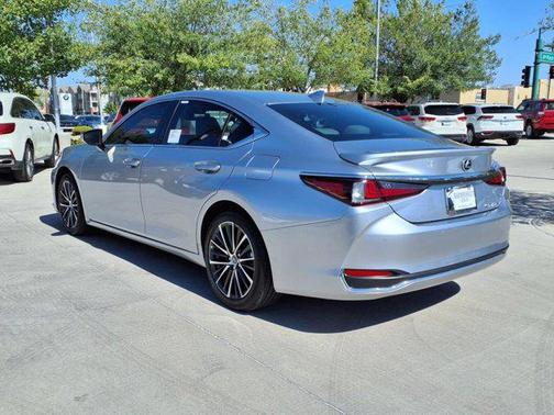 2025 Lexus ES 300h Base