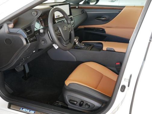 2025 Lexus ES 300h Base