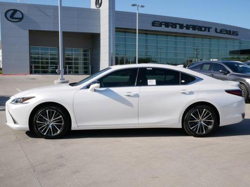 2025 Lexus ES 300h Base
