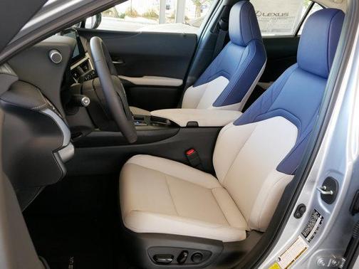 2025 Lexus UX 300h Base