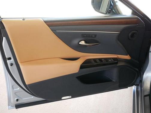 2025 Lexus ES 300h Base