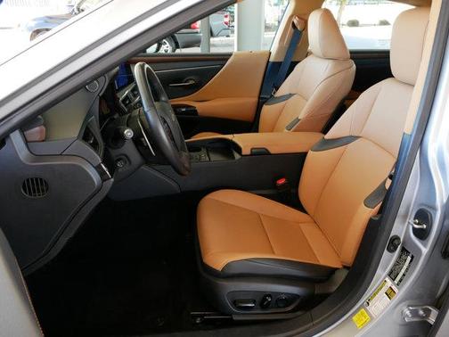 2025 Lexus ES 300h Base