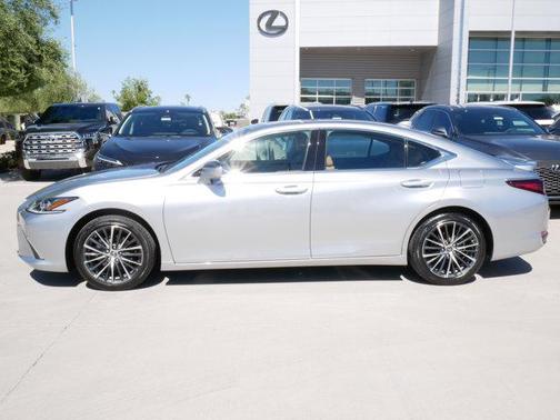 2025 Lexus ES 300h Base