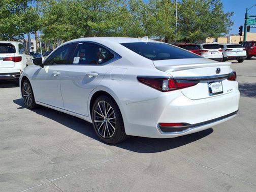 2025 Lexus ES 300h Base