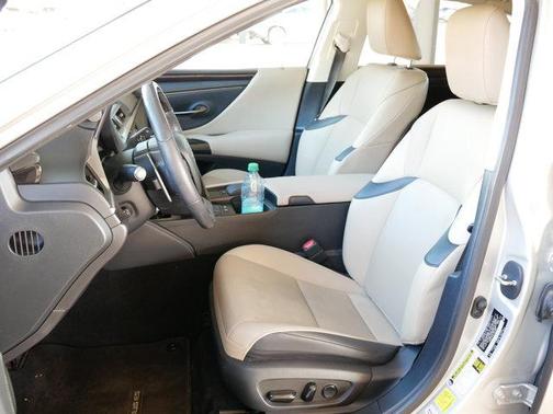 2020 Lexus ES 300h Base