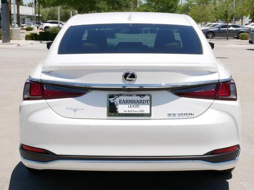 2025 Lexus ES 300h Base