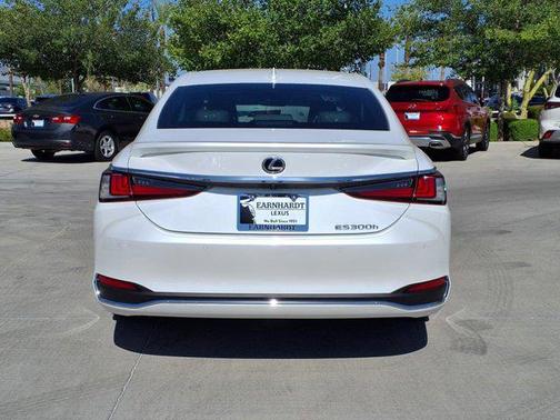 2025 Lexus ES 300h Base