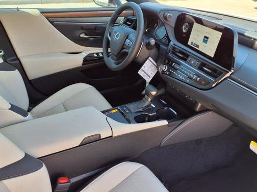 2025 Lexus ES 300h Base