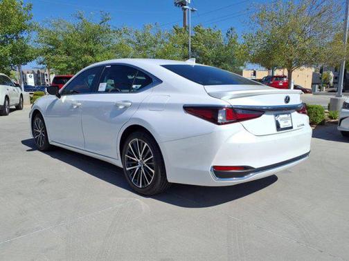 2025 Lexus ES 300h Base