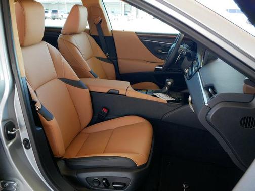 2025 Lexus ES 350 Base