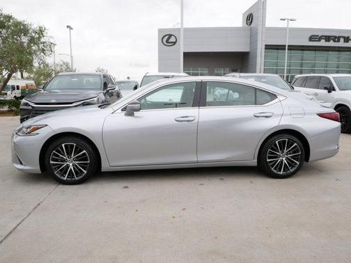 2025 Lexus ES 300h Base