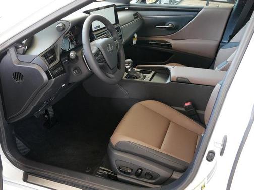 2025 Lexus ES 300h Base