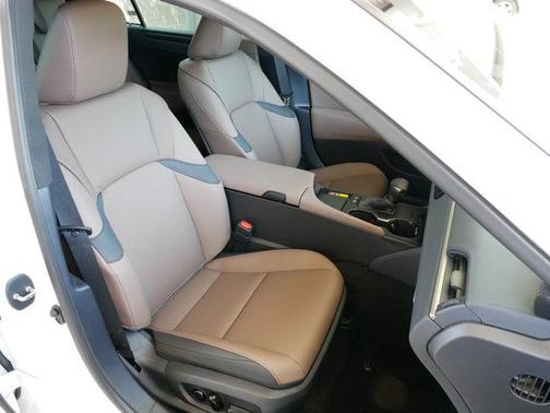 2025 Lexus ES 300h Base