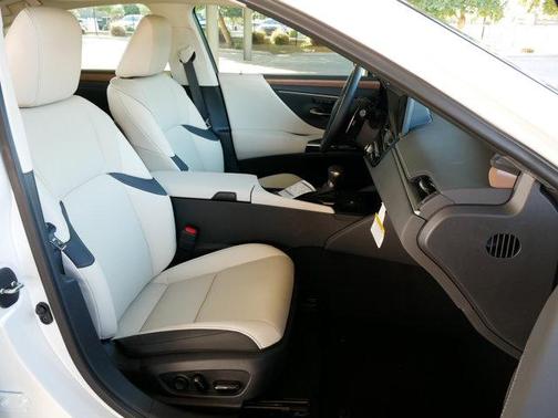 2025 Lexus ES 350 Base