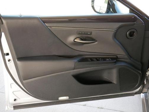 2020 Lexus ES 300h Base