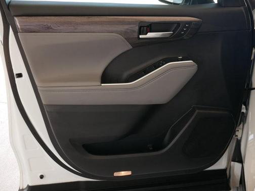 2021 Toyota Highlander Hybrid Platinum