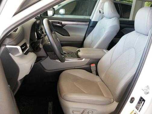 2021 Toyota Highlander Hybrid Platinum