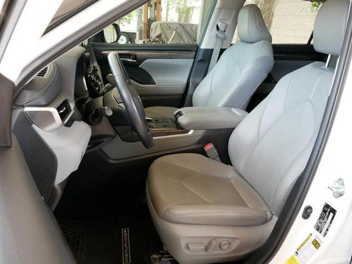 2021 Toyota Highlander Hybrid Platinum