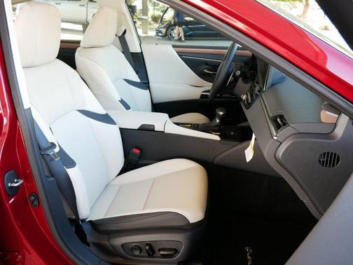 2025 Lexus ES 350 Base