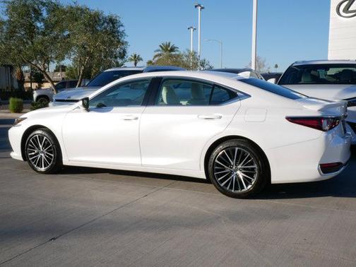 2025 Lexus ES 300h Base