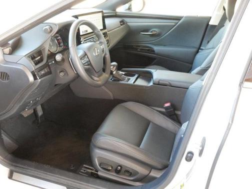 2025 Lexus ES 300h Base