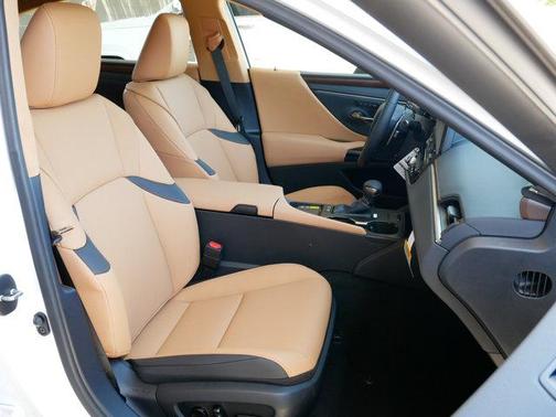 2025 Lexus ES 300h Base