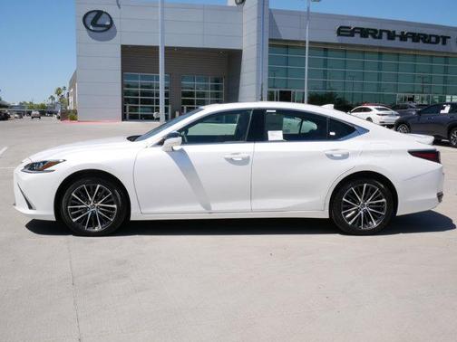 2025 Lexus ES 300h Base