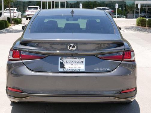 2025 Lexus ES 300h F SPORT Design