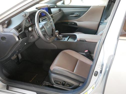 Iridium 2025 Lexus ES 300h Base