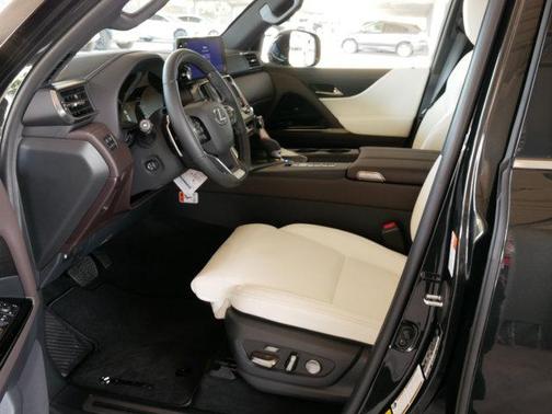 2026 Lexus LX 700h Luxury