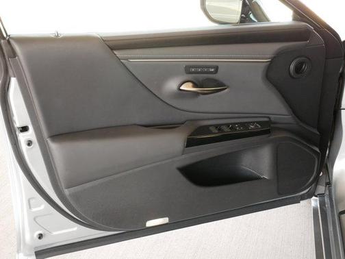 Iridium 2025 Lexus ES 300h Base