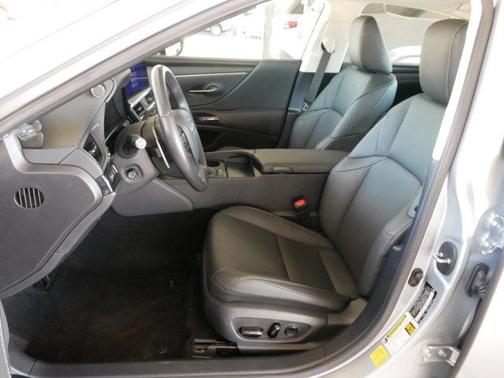 Iridium 2025 Lexus ES 300h Base