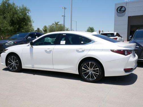 2025 Lexus ES 300h F SPORT Design
