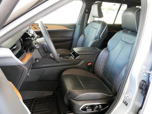2023 Jeep Grand Cherokee Summit