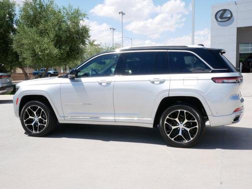 2023 Jeep Grand Cherokee Summit