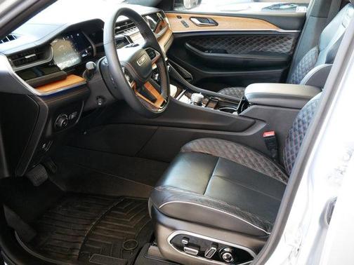 2023 Jeep Grand Cherokee Summit