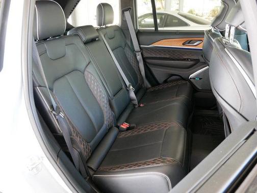 2023 Jeep Grand Cherokee Summit