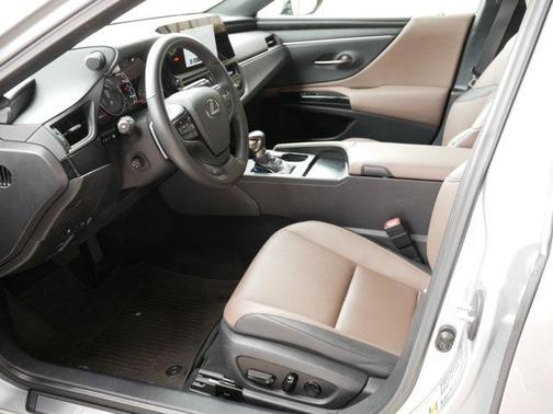 2025 Lexus ES 300h Base