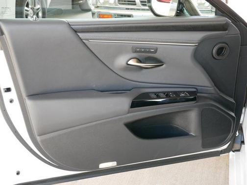 2024 Lexus ES 300h Base