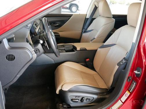 2019 Lexus ES 300h Luxury