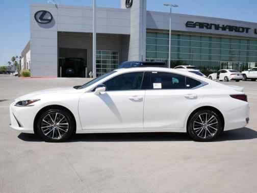 2025 Lexus ES 300h Base